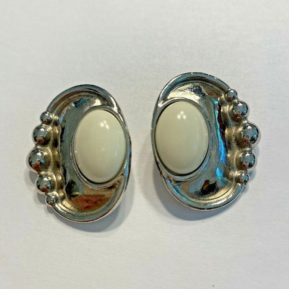 Vintage clip on earrings silver tone & cream beads - Picture 1 of 4